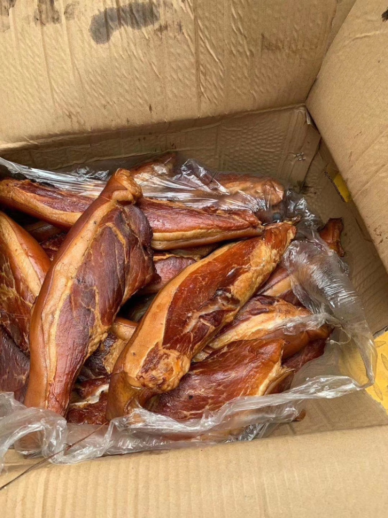腊肉，跑江湖地摊腊肉，风干腊肉地，烟熏腊肉