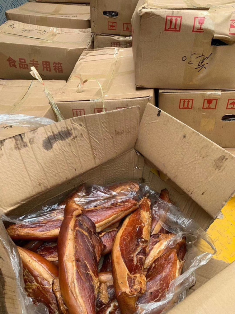 腊肉，跑江湖地摊腊肉，风干腊肉地，烟熏腊肉