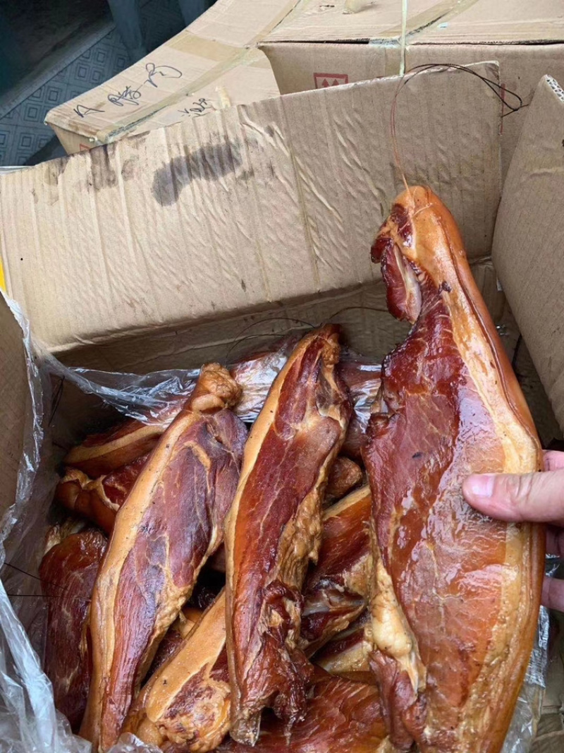 腊肉，跑江湖地摊腊肉，风干腊肉地，烟熏腊肉