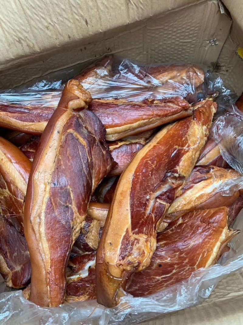 腊肉，跑江湖地摊腊肉，风干腊肉地，烟熏腊肉