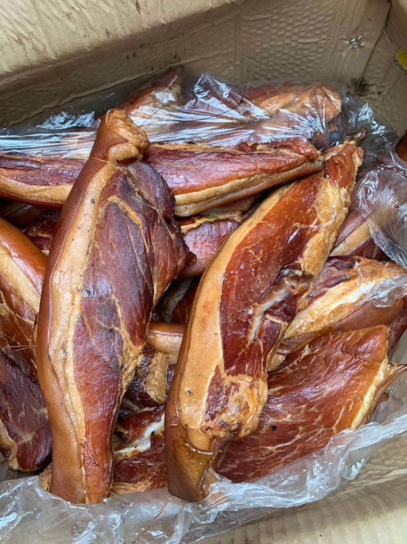 腊肉，跑江湖地摊腊肉，风干腊肉地，烟熏腊肉
