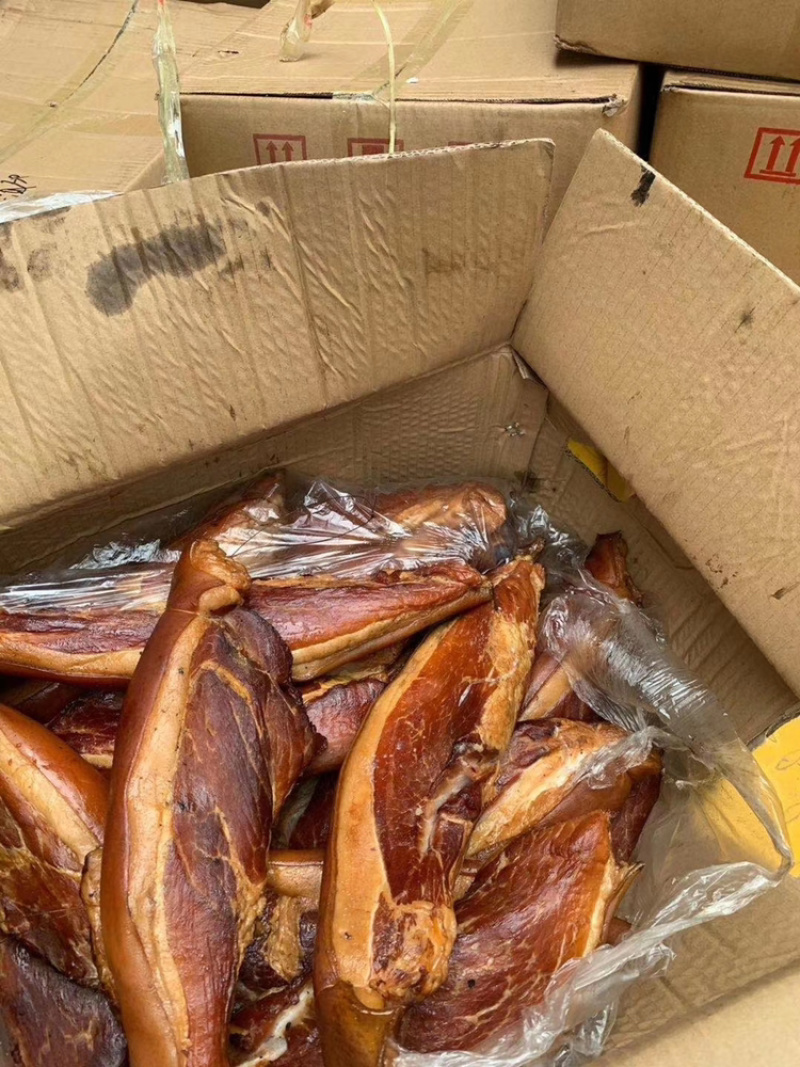 腊肉，跑江湖地摊腊肉，风干腊肉地，烟熏腊肉