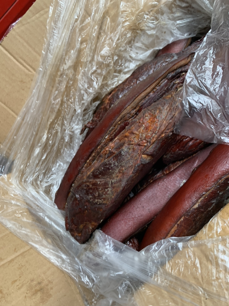 腊肉，跑江湖地摊腊肉，风干腊肉地，烟熏腊肉
