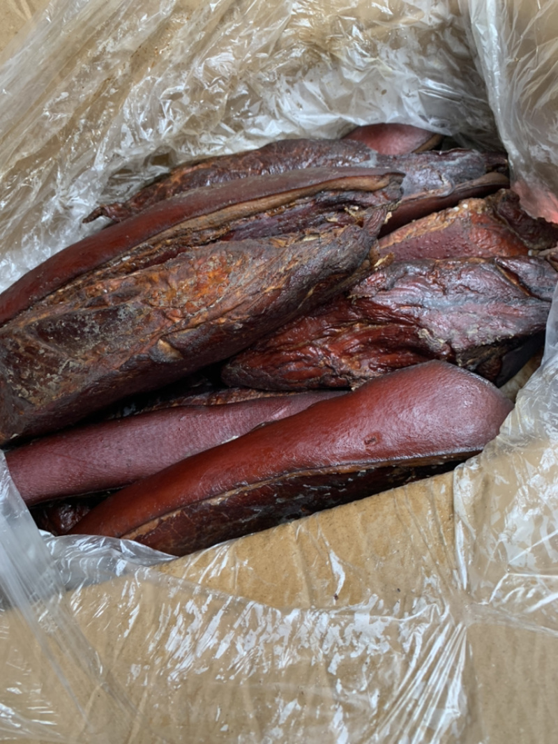腊肉，跑江湖地摊腊肉，风干腊肉地，烟熏腊肉
