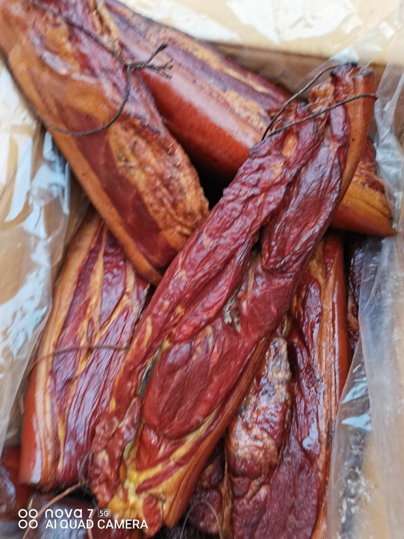 烟熏前腿腊肉，，，，，，。。。。。。。。。。
