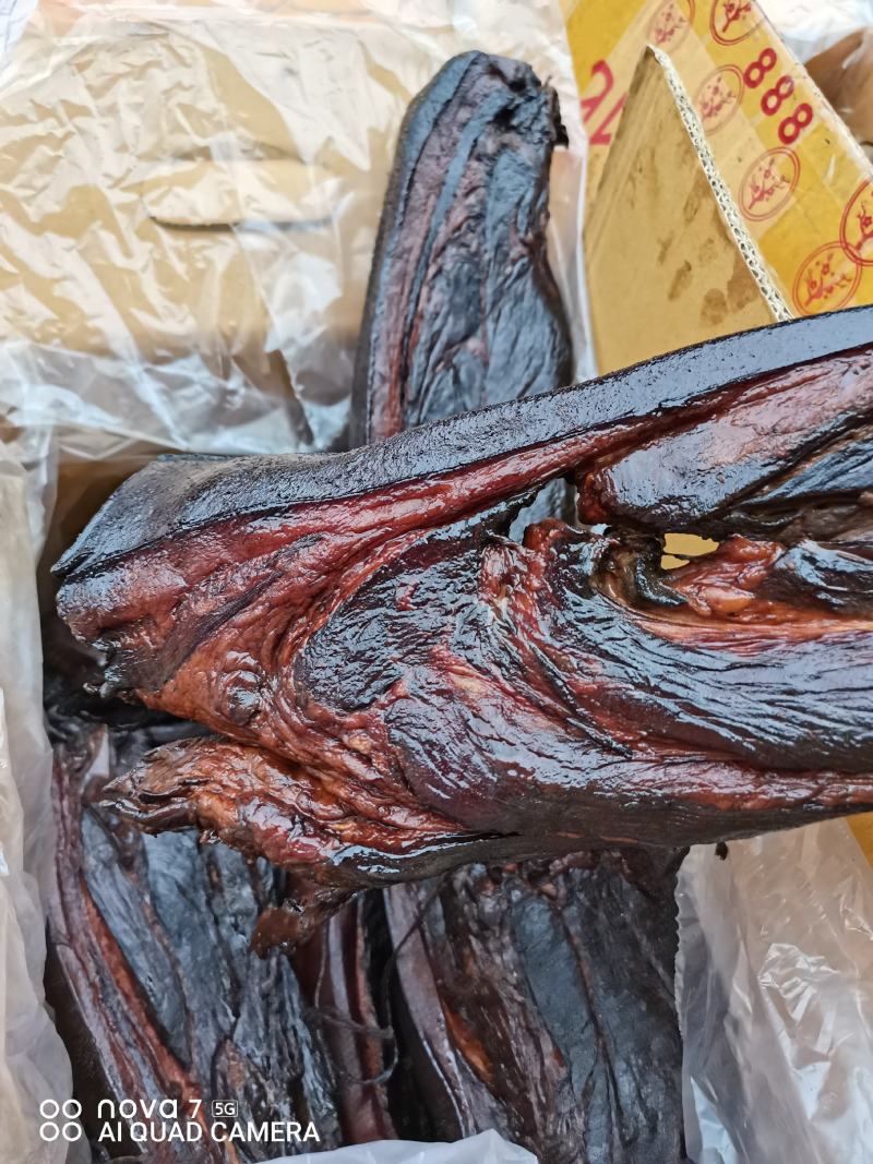 烟熏前腿腊肉，，，，，，。。。。。。。。。。