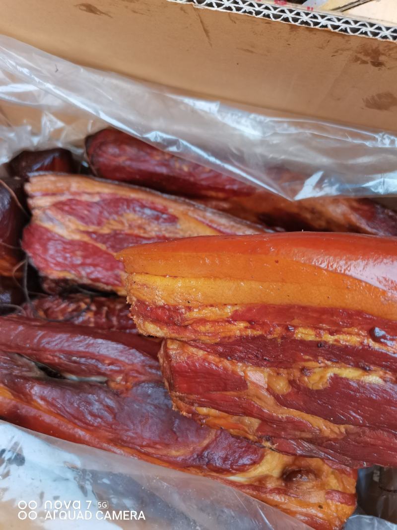 烟熏前腿腊肉，，，，，，。。。。。。。。。。