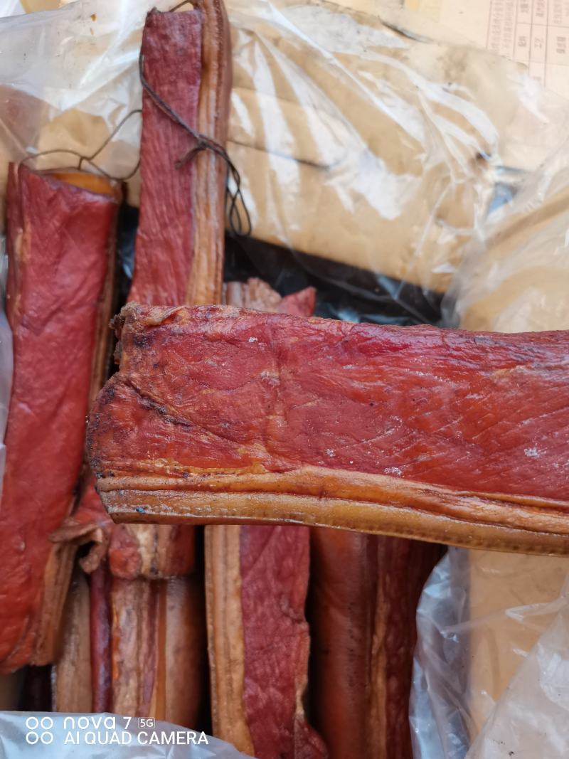 烟熏前腿腊肉，，，，，，。。。。。。。。。。
