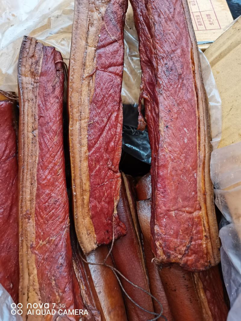烟熏前腿腊肉，，，，，，。。。。。。。。。。