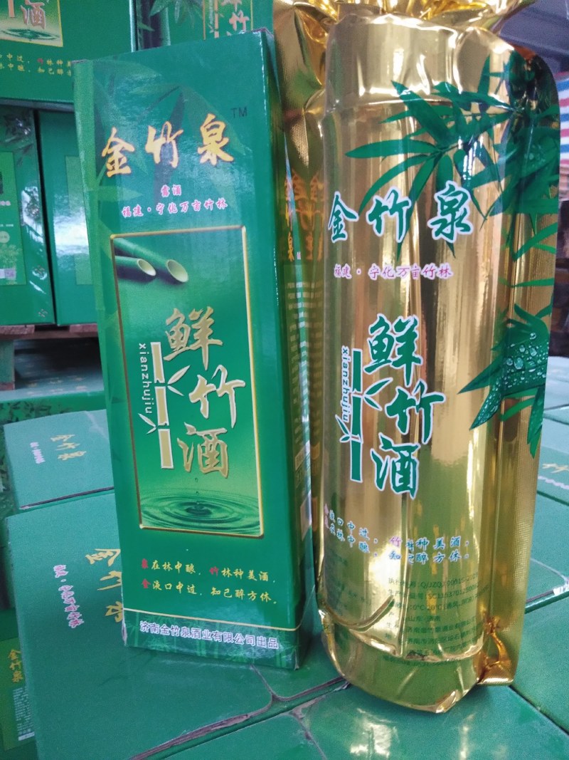 竹筒酒厂家直竹筒酒42%度六瓶装三个手提袋酒质微黄