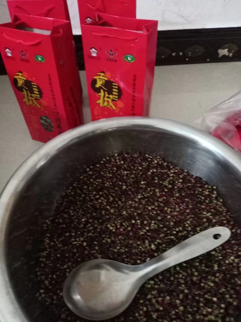 新鲜汉源贡椒，干花椒，香麻色泽好