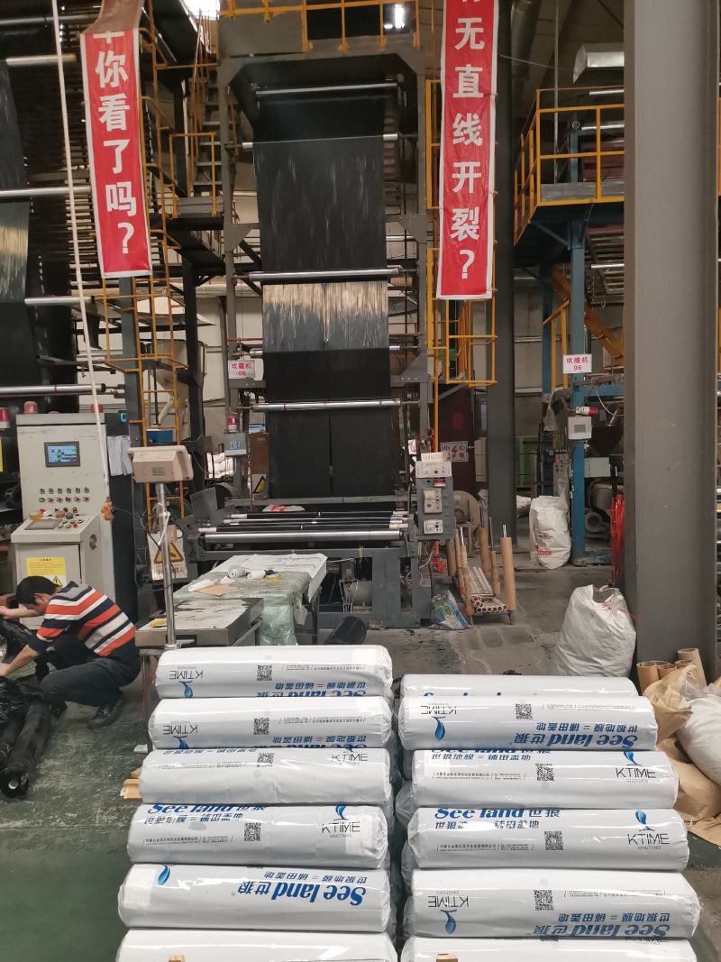 优质黑银反光地膜，纯进口原料，除草，反光，保湿等多功能地