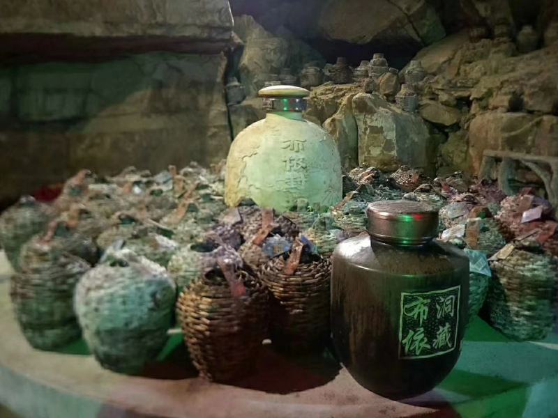 贵州布依人家自酿洞藏酒
