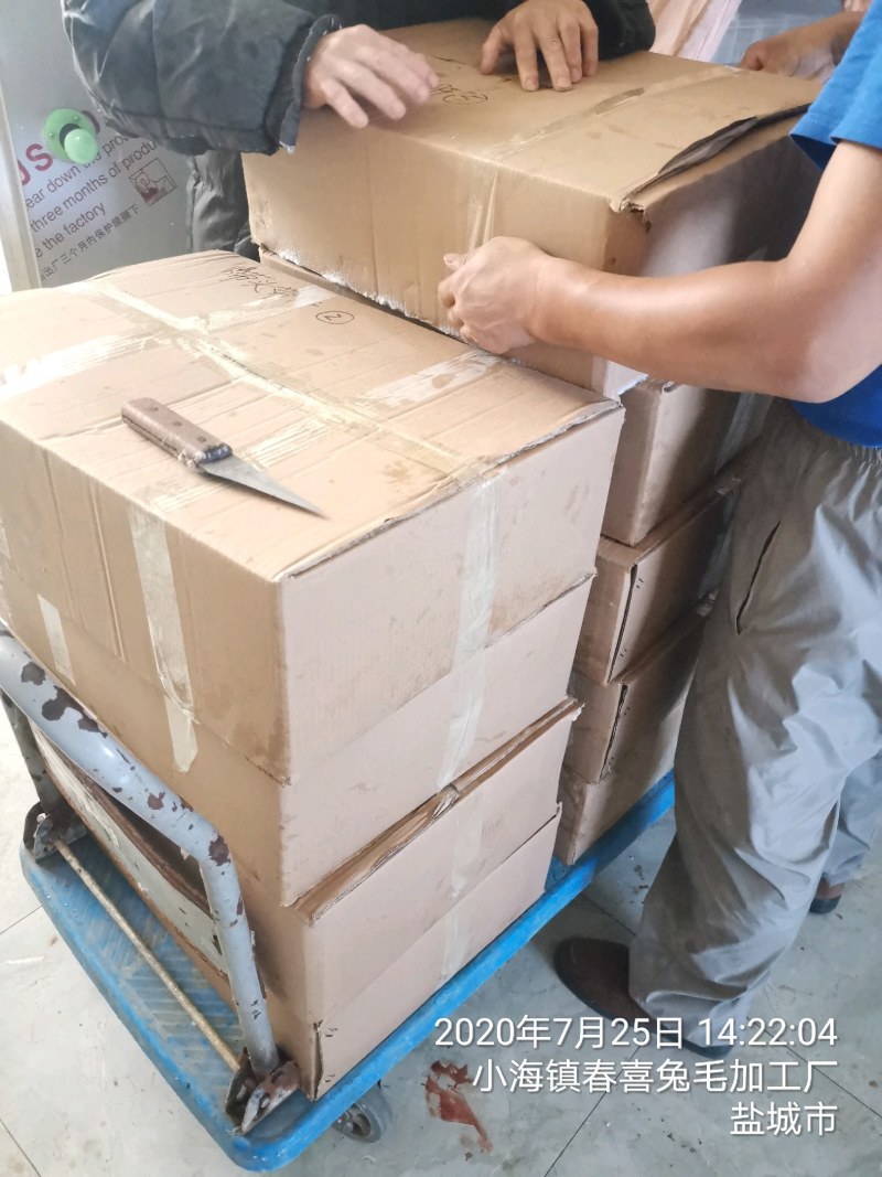 大量供应盐城大丰自产各种规格冷鲜带皮兔肉