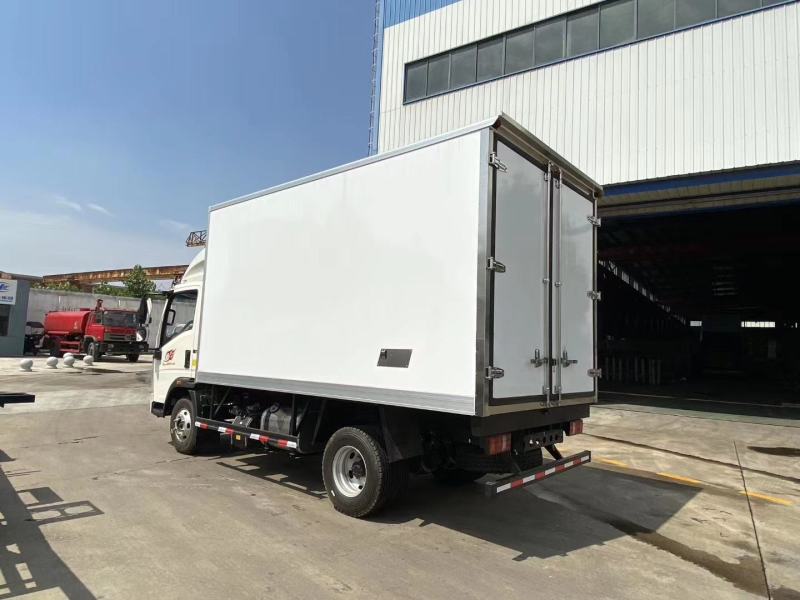 重汽豪沃4.2米国五国六冷藏车