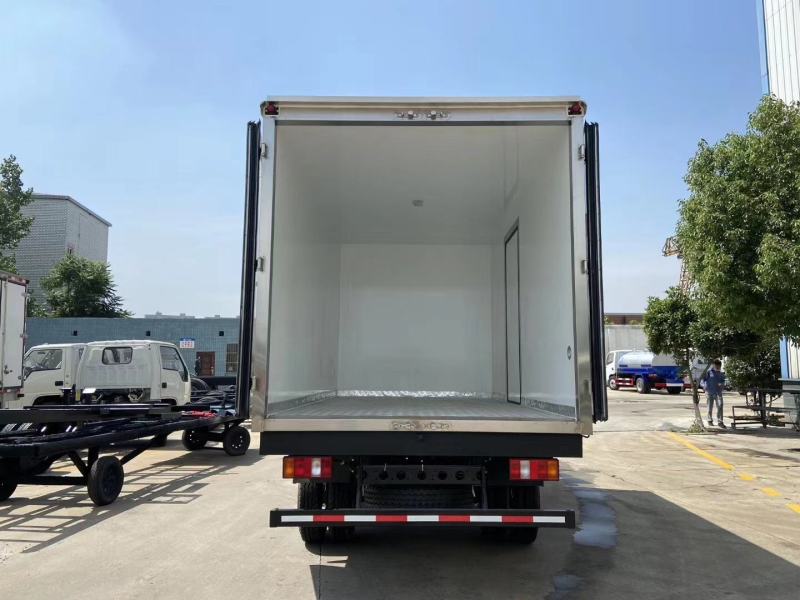 重汽豪沃4.2米国五国六冷藏车