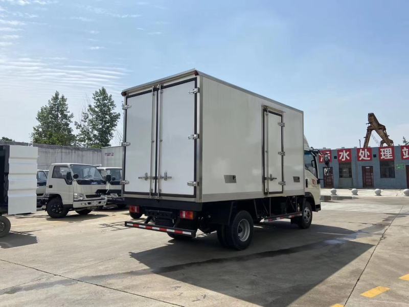 重汽豪沃4.2米国五国六冷藏车