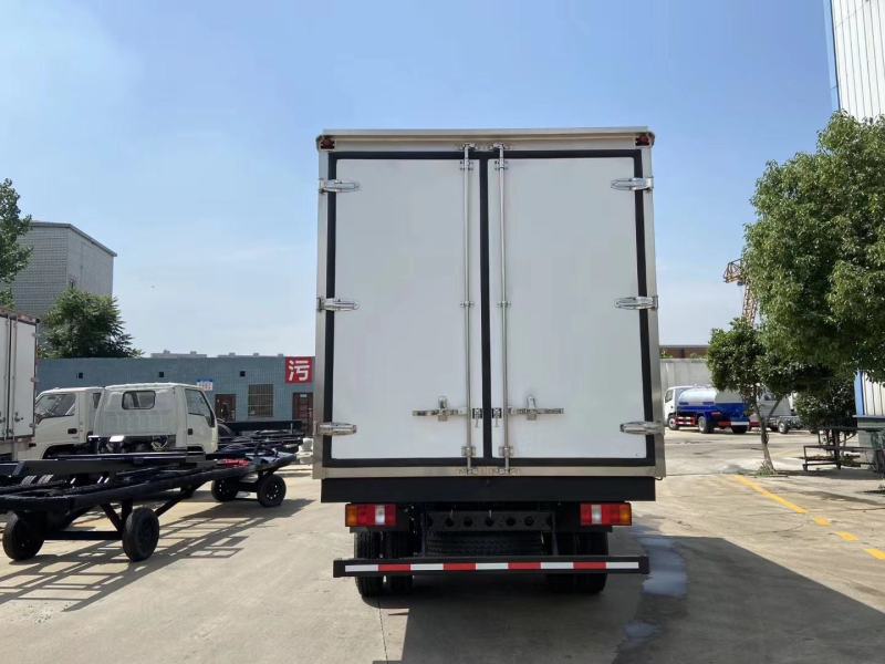 重汽豪沃4.2米国五国六冷藏车