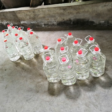《畅销》包谷酒优质水源上等粮食，古老工业酿制纯酿食白酒