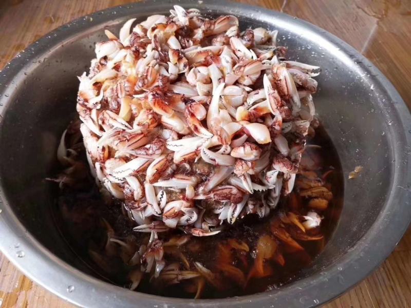 辣蟹先生大桶醉蟹钳，大桶麻辣小海鲜，适合酒店餐饮自助餐