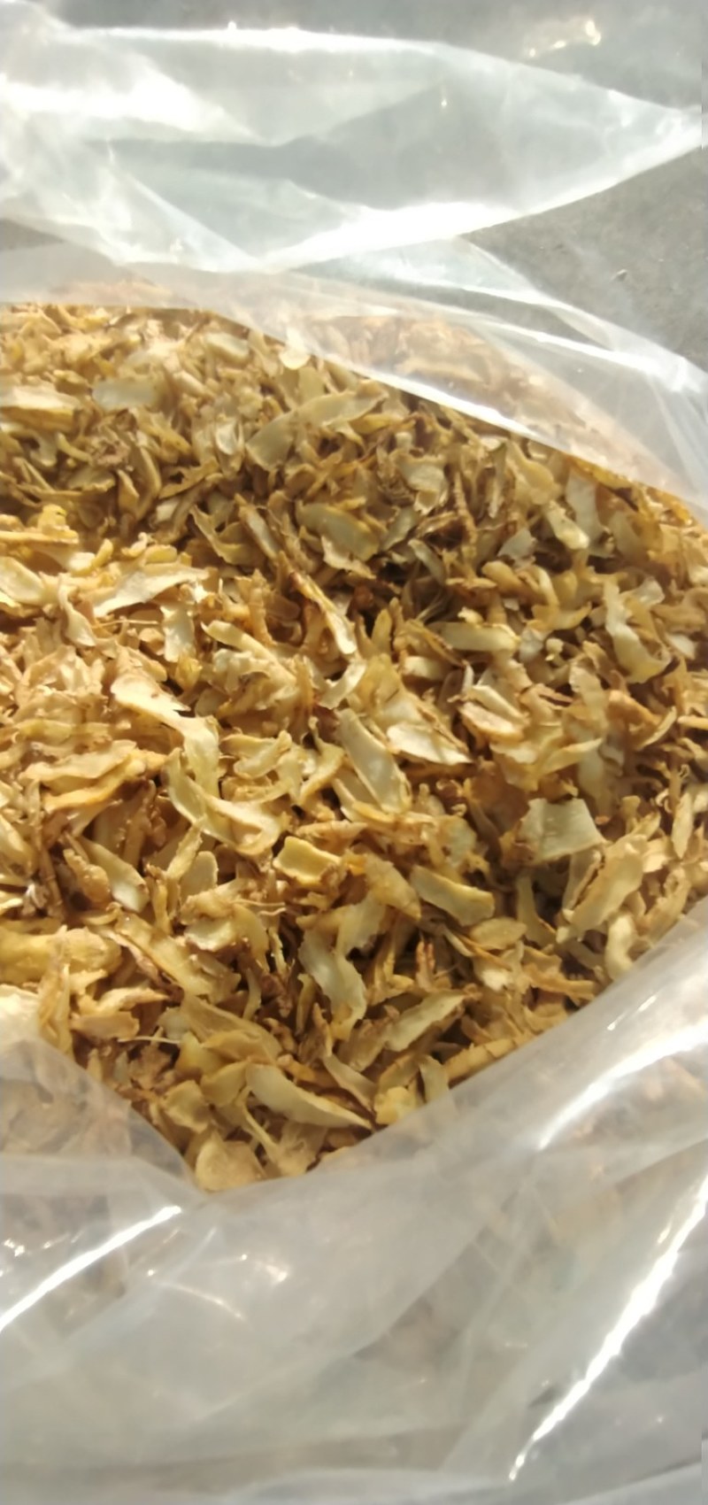 玉竹干碎片，片长三到五公分不等