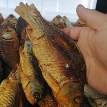 鲫鱼干河鱼干淡水鱼干烟熏