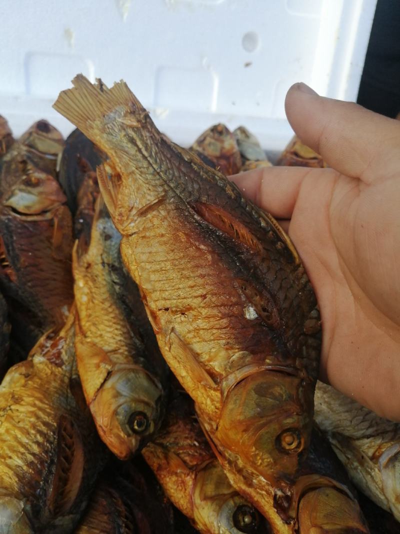 鲫鱼干河鱼干淡水鱼干烟熏