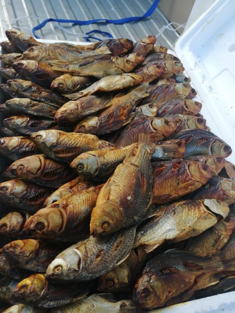 鲫鱼干河鱼干淡水鱼干烟熏