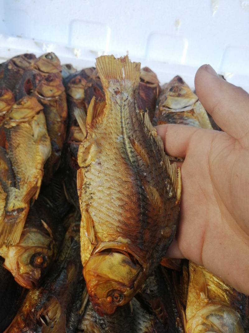 鲫鱼干河鱼干淡水鱼干烟熏