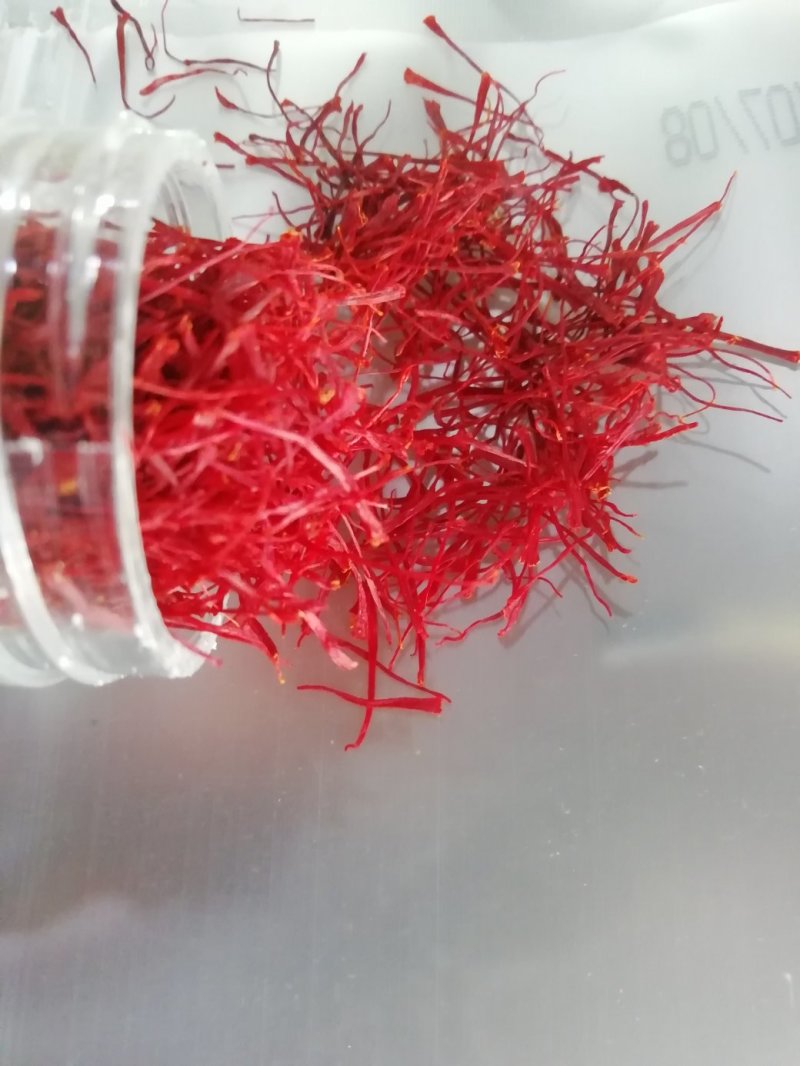 正宗伊朗藏红花，特级长丝一瓶净重5克。新疆发货，量多优惠