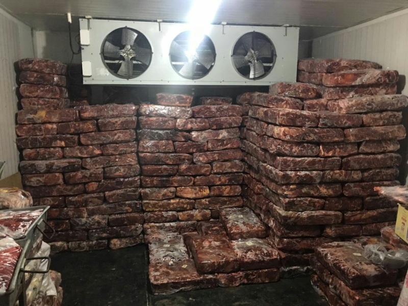 正宗牦牛鲜肉、冻肉，牛头、牛蹄、欢迎各位老板来电咨询。