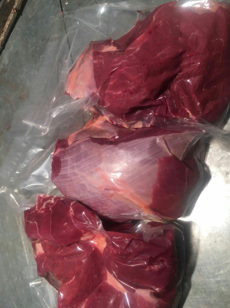 正宗牦牛鲜肉、冻肉，牛头、牛蹄、欢迎各位老板来电咨询。