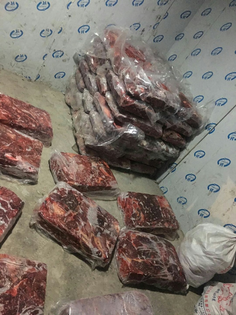 正宗牦牛鲜肉、冻肉，牛头、牛蹄、欢迎各位老板来电咨询。