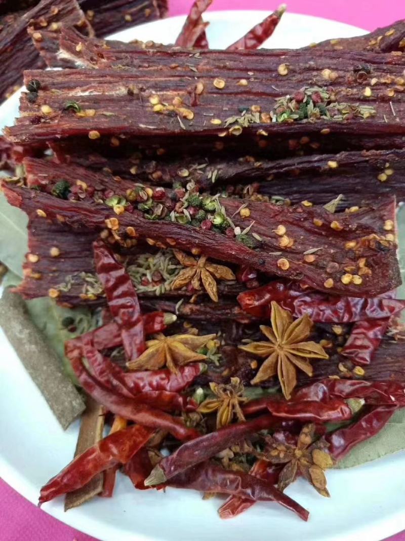 阿坝州正宗风干手撕牦牛肉，有麻辣，青花椒，香辣，五香。