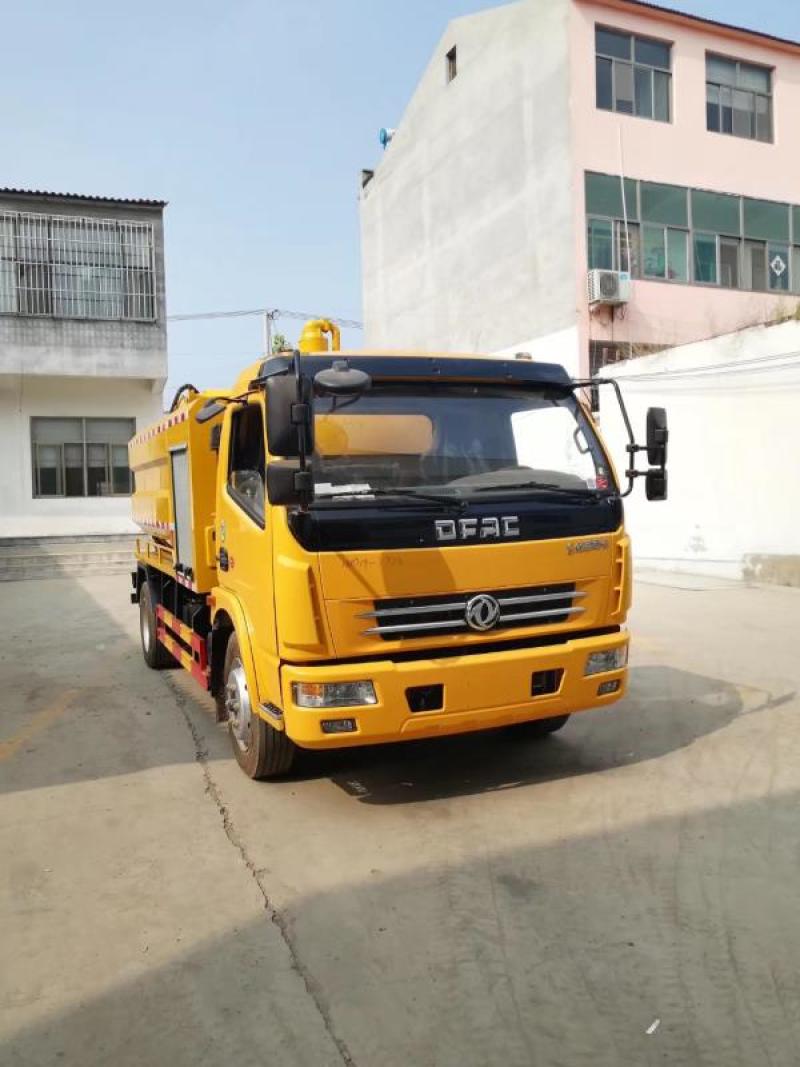 国六，东风多利卡6+2吸污车，