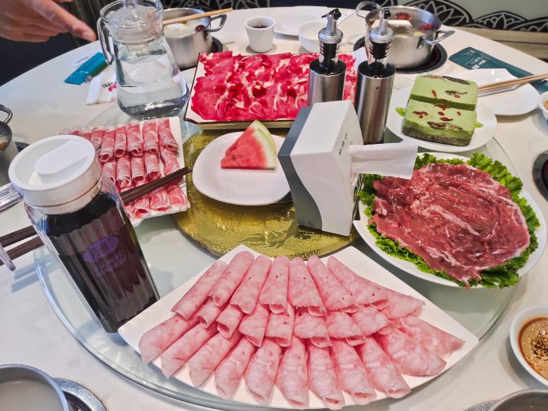 火锅新食材兔肉卷欢迎大家品尝。