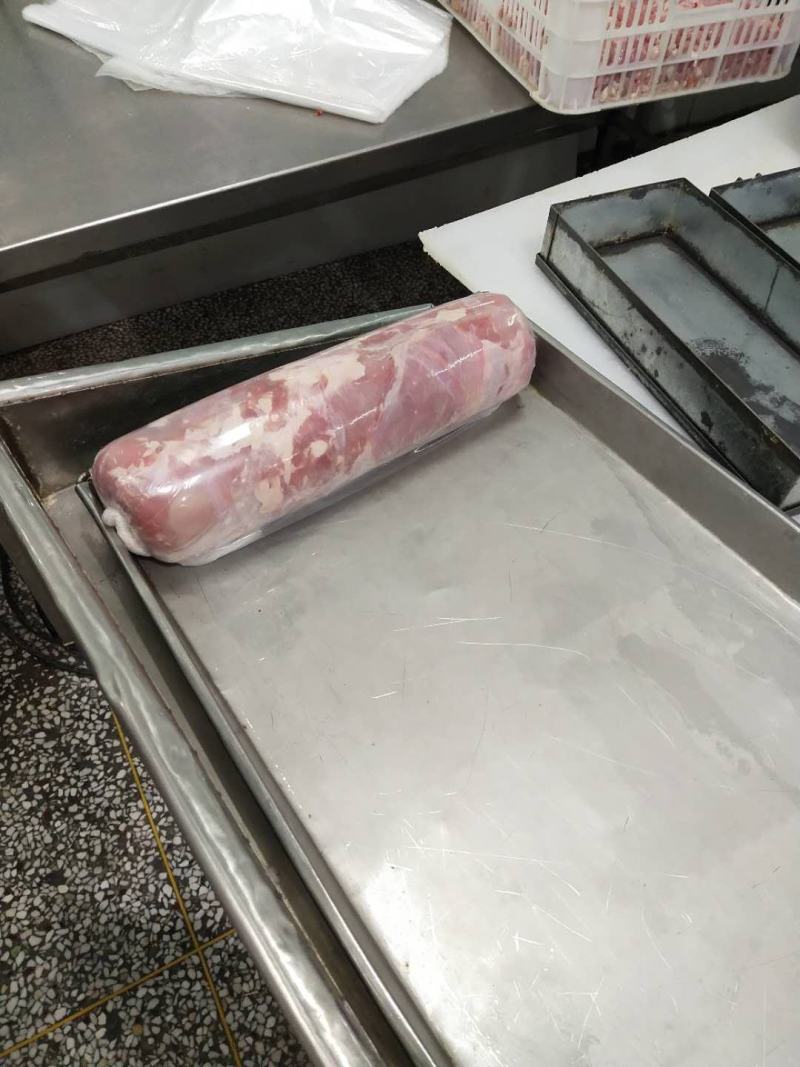 火锅新食材兔肉卷欢迎大家品尝。