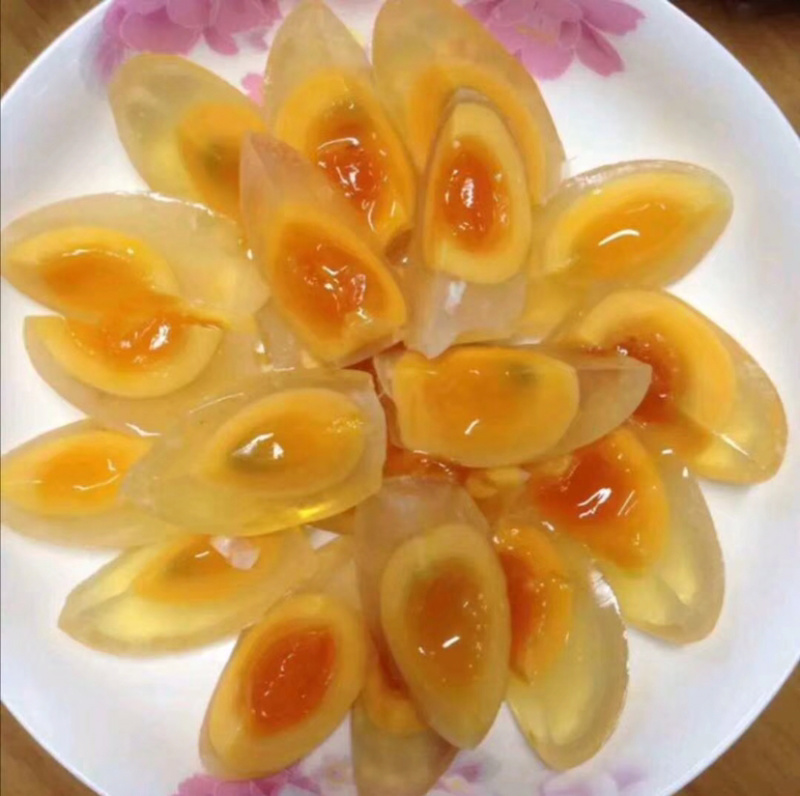 松花鸭皮蛋，每个蛋都有松花，好吃不夹口