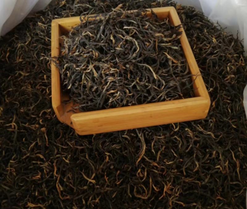 英德红茶英德英红九号红茶，香气鲜纯浓郁入口滑回甘