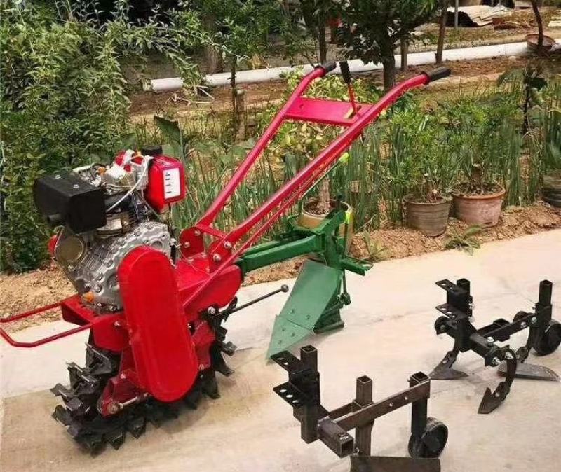小型旋耕机履带式微耕机开沟犁地机简单操作