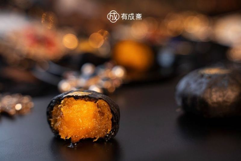有成斋黑金（墨鱼汁）凤梨蛋黄酥礼盒精装体面大方