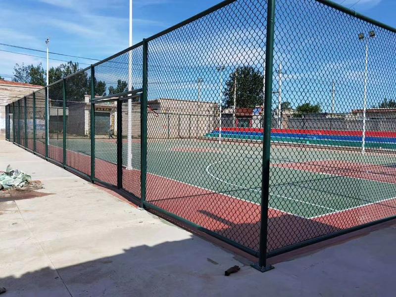 体育场防护网运动场围栏网球场铁丝网围栏隔离防护网