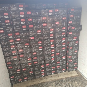 10斤龙虾尾，质量非常好，50块钱一件，要的多还能便宜