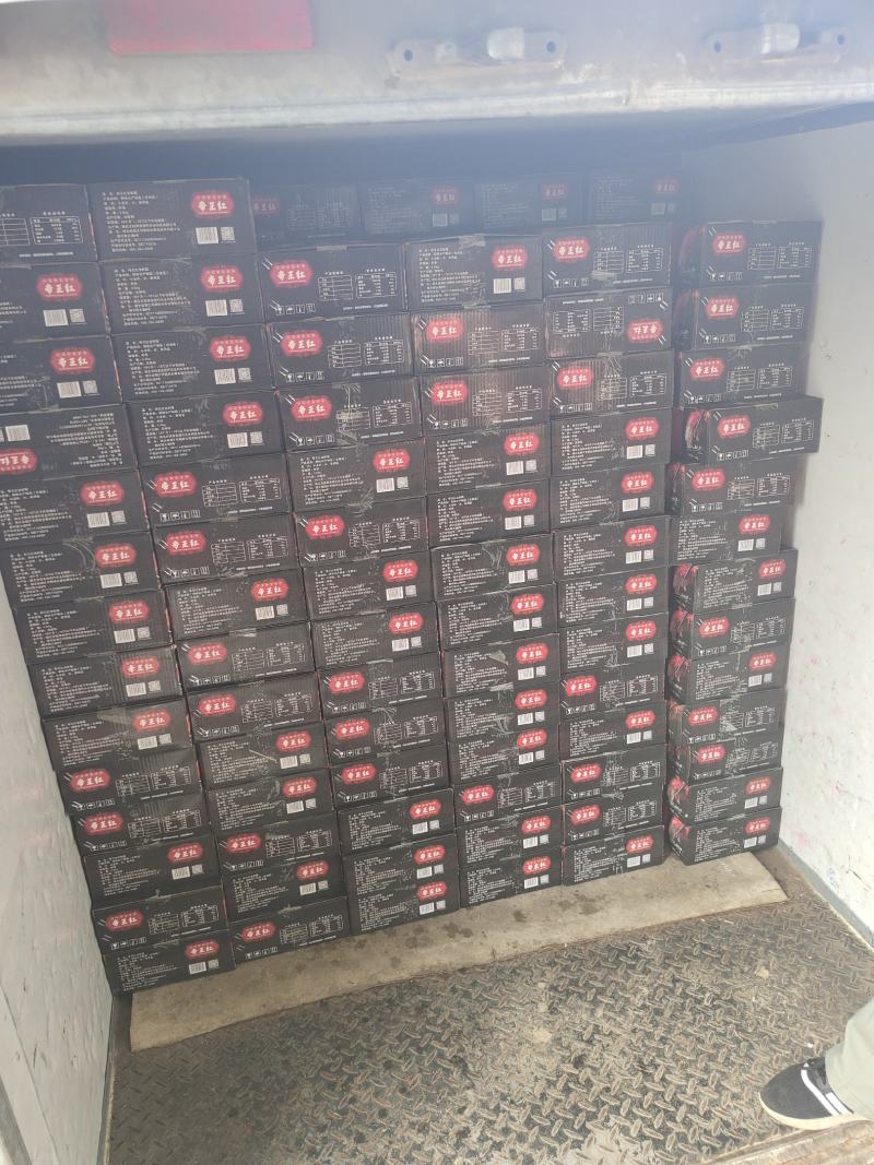 10斤龙虾尾，质量非常好，50块钱一件，要的多还能便宜