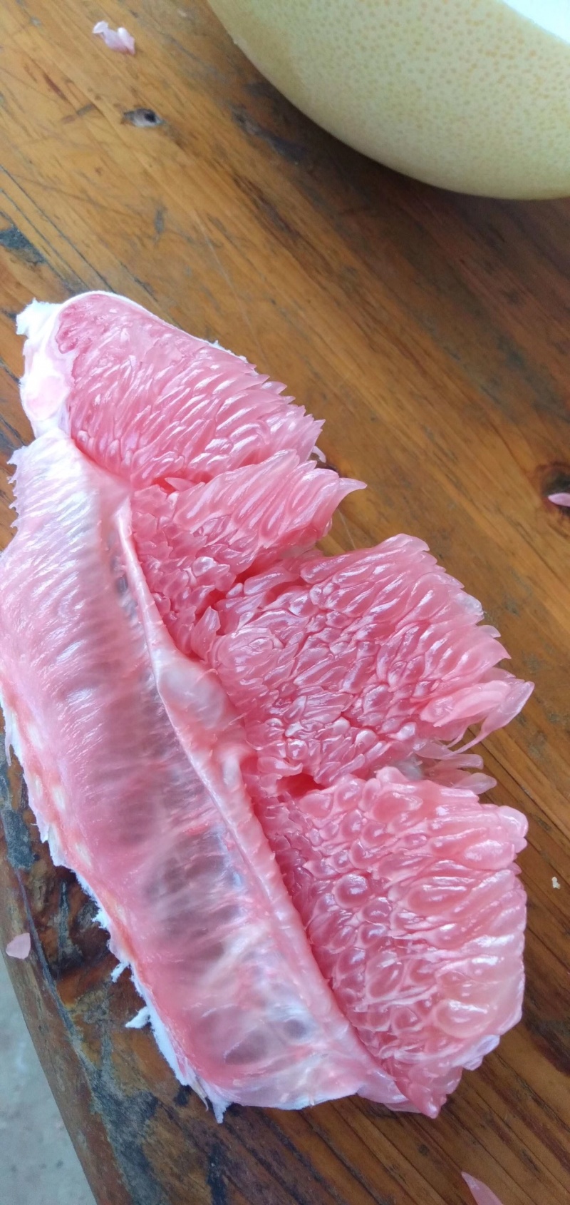 广西，三红蜜柚大量上市中，红度好，水份充足，口感甜