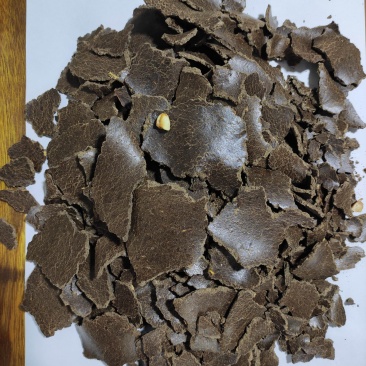有600吨二级花生饼，粗蛋白含量26，粗脂肪6，
