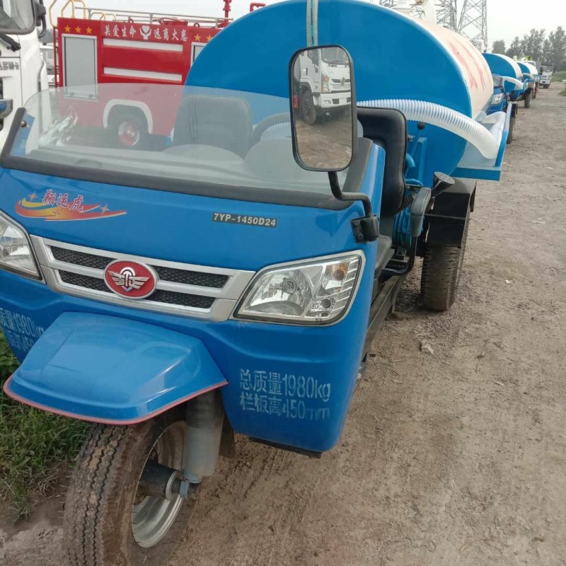 2方三轮吸粪车，3方五征半封闭三轮吸粪车