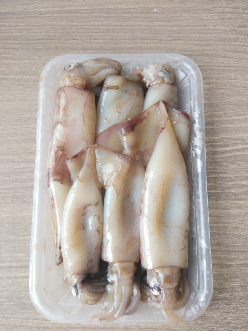 精品小鱿鱼净重450克一盒