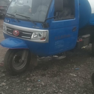 五征全封闭三轮吸粪车吸粪车，3方大灌农用吸粪车