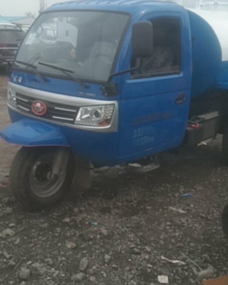 五征全封闭三轮吸粪车吸粪车，3方大灌农用吸粪车